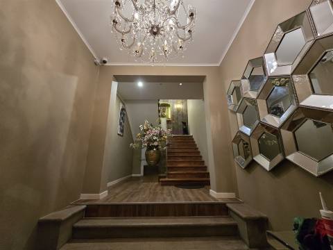 T6 Triplex com jardim e Piscina Privativa junto ao Parque do Bonfim