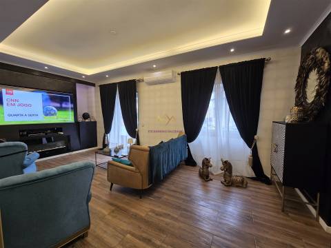 T6 Triplex com jardim e Piscina Privativa junto ao Parque do Bonfim