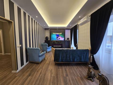 T6 Triplex com jardim e Piscina Privativa junto ao Parque do Bonfim