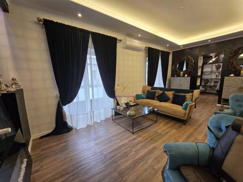 T6 Triplex com jardim e Piscina Privativa junto ao Parque do Bonfim