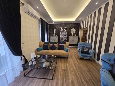 T6 Triplex com jardim e Piscina Privativa junto ao Parque do Bonfim