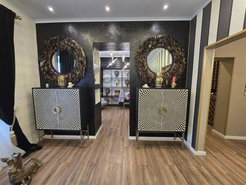 T6 Triplex com jardim e Piscina Privativa junto ao Parque do Bonfim