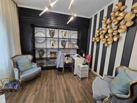 T6 Triplex com jardim e Piscina Privativa junto ao Parque do Bonfim