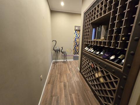 T6 Triplex com jardim e Piscina Privativa junto ao Parque do Bonfim