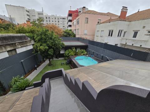 T6 Triplex com jardim e Piscina Privativa junto ao Parque do Bonfim