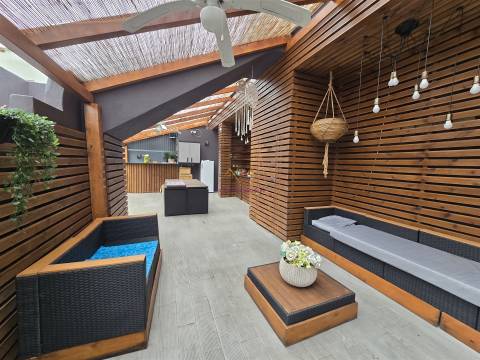 T6 Triplex com jardim e Piscina Privativa junto ao Parque do Bonfim