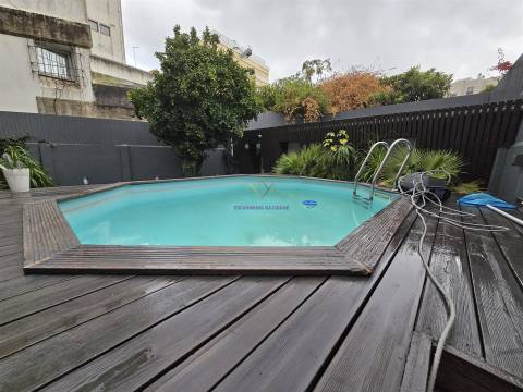 T6 Triplex com jardim e Piscina Privativa junto ao Parque do Bonfim