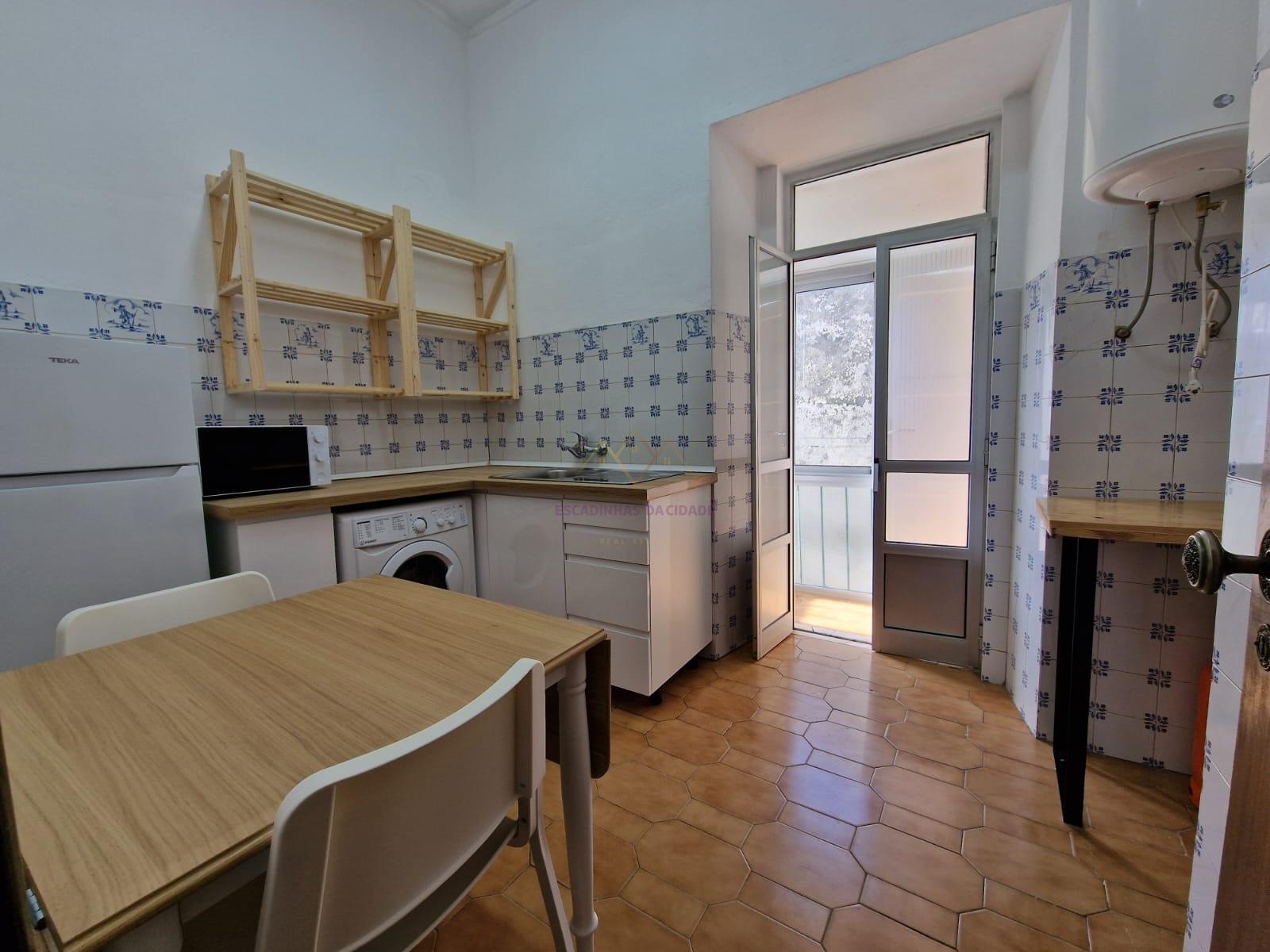 Penha de França (Praça Paiva Couceiro), T2 mobilado e equipado