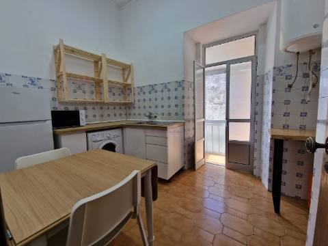 Penha de França (Praça Paiva Couceiro), T2 mobilado e equipado