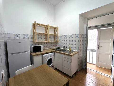 Penha de França (Praça Paiva Couceiro), T2 mobilado e equipado