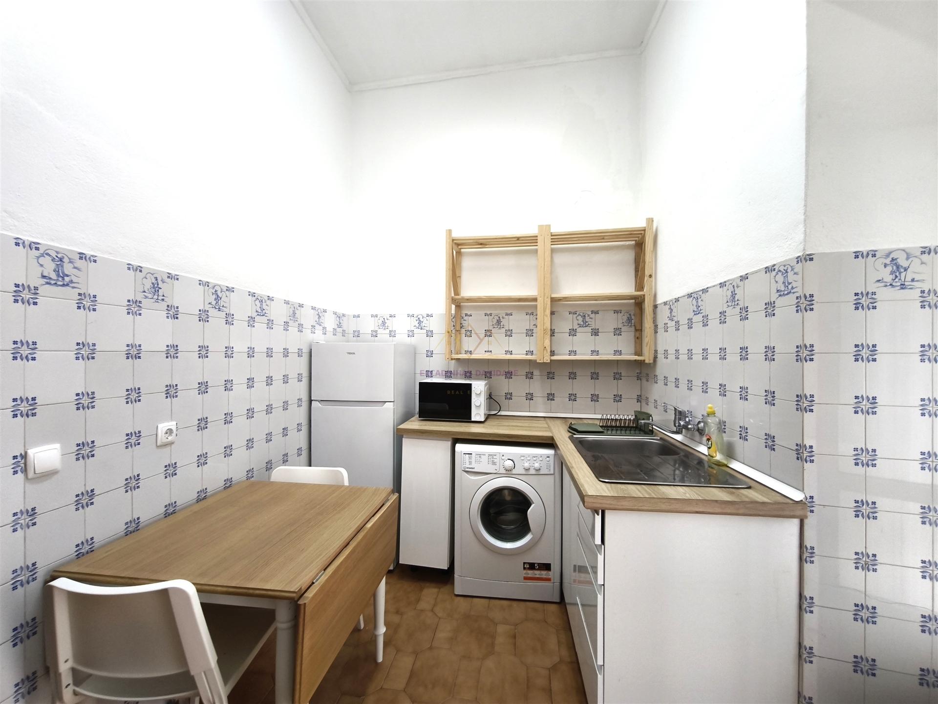 Penha de França (Praça Paiva Couceiro), T2 mobilado e equipado