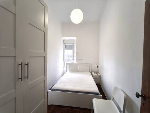 Penha de França (Praça Paiva Couceiro), T2 mobilado e equipado