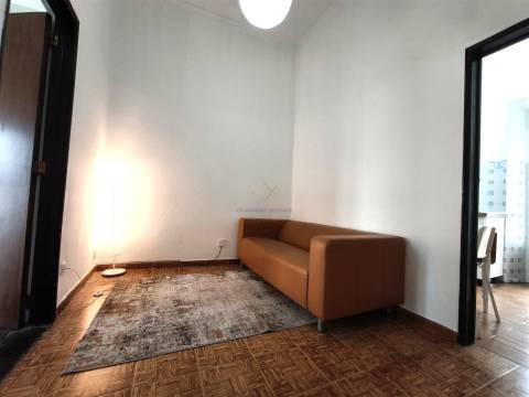 Penha de França (Praça Paiva Couceiro), T2 mobilado e equipado