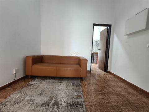 Penha de França (Praça Paiva Couceiro), T2 mobilado e equipado