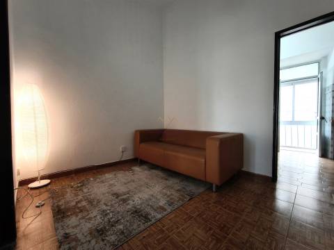 Penha de França (Praça Paiva Couceiro), T2 mobilado e equipado