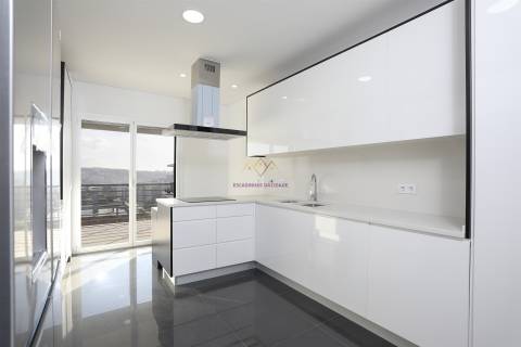 Colinas Do Cruzeiro, T3 Novo a Estrear com Garagem Box