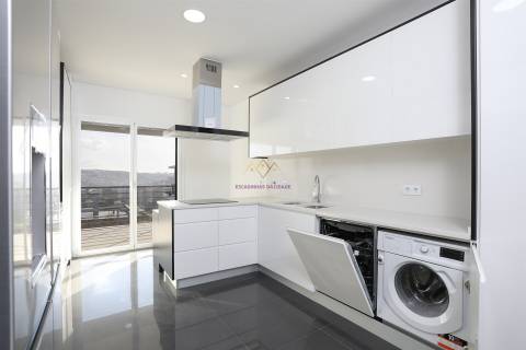 Colinas Do Cruzeiro, T3 Novo a Estrear com Garagem Box