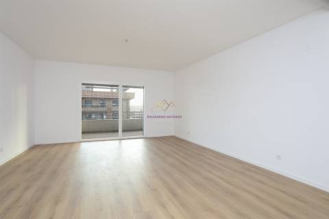 Colinas Do Cruzeiro, T3 Novo a Estrear com Garagem Box