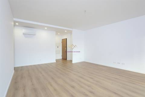 Colinas Do Cruzeiro, T3 Novo a Estrear com Garagem Box