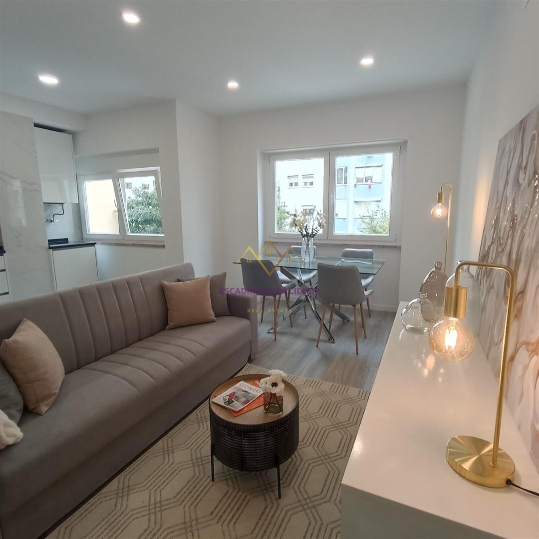Luz, Rio e Design Contemporâneo – T3 Remodelado junto a Santa Apolónia