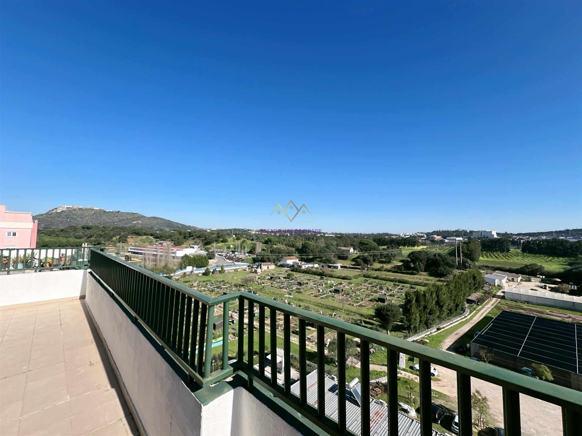 Apartamento T3 Duplex com terraço, para venda em Amoreiras, Setúbal