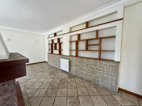 Moradia com jardim e piscina, em Sesimbra