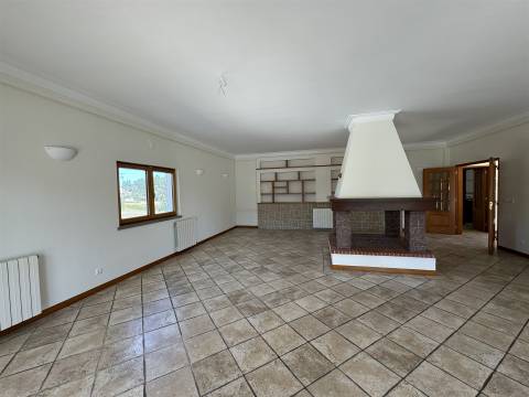 Moradia com jardim e piscina, em Sesimbra