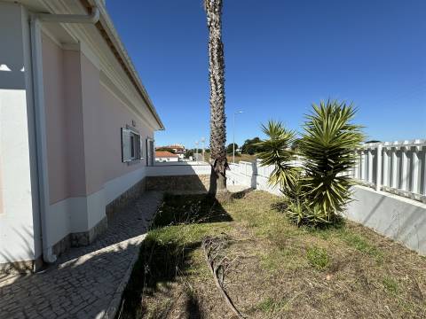 Moradia com jardim e piscina, em Sesimbra