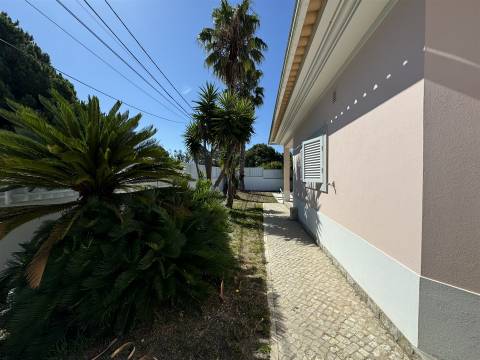 Moradia com jardim e piscina, em Sesimbra
