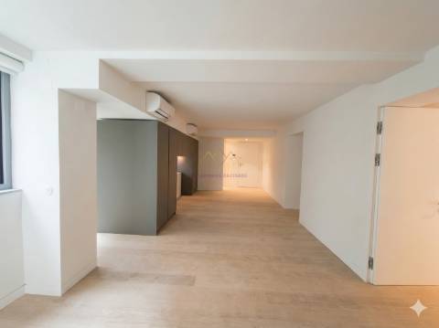 T2+1 com acabamentos nobres, em Condomínio com piscina na Estrela