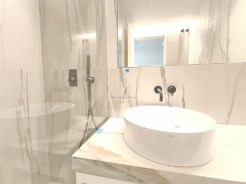 T2+1 com acabamentos nobres, em Condomínio com piscina na Estrela