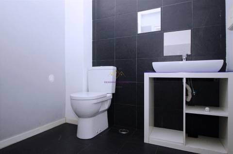 Espaço comercial p/ Investimento grandes montras Lumiar