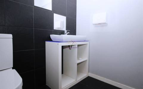 Espaço comercial p/ Investimento grandes montras Lumiar