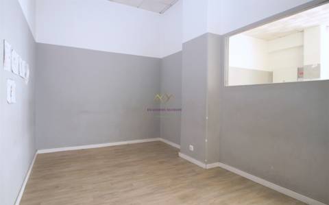 Espaço comercial p/ Investimento grandes montras Lumiar