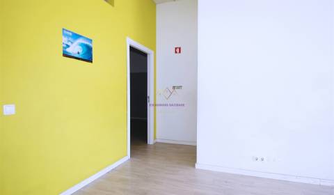 Espaço comercial p/ Investimento grandes montras Lumiar