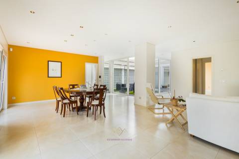 Espectacular Moradia com Piscina em Quelfes, Olhão