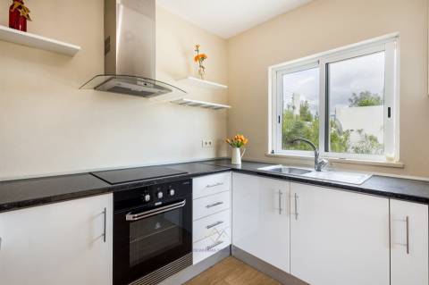 Espectacular Moradia com Piscina em Quelfes, Olhão