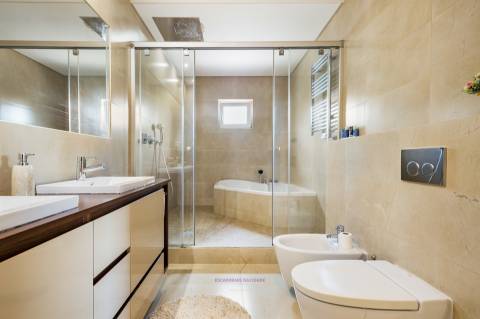 Espectacular Moradia com Piscina em Quelfes, Olhão