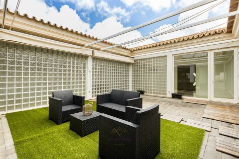 Espectacular Moradia com Piscina em Quelfes, Olhão