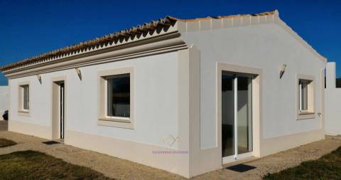Espectacular Moradia com Piscina em Quelfes, Olhão