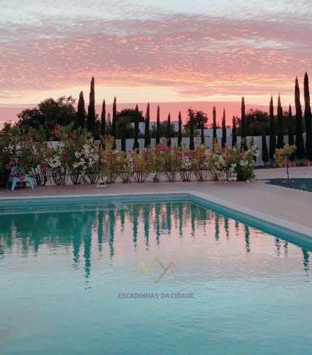 Espectacular Moradia com Piscina em Quelfes, Olhão