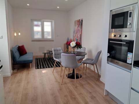 Conforto e Estilo em Benfica – T3 Remodelado com Cozinha Equipada!