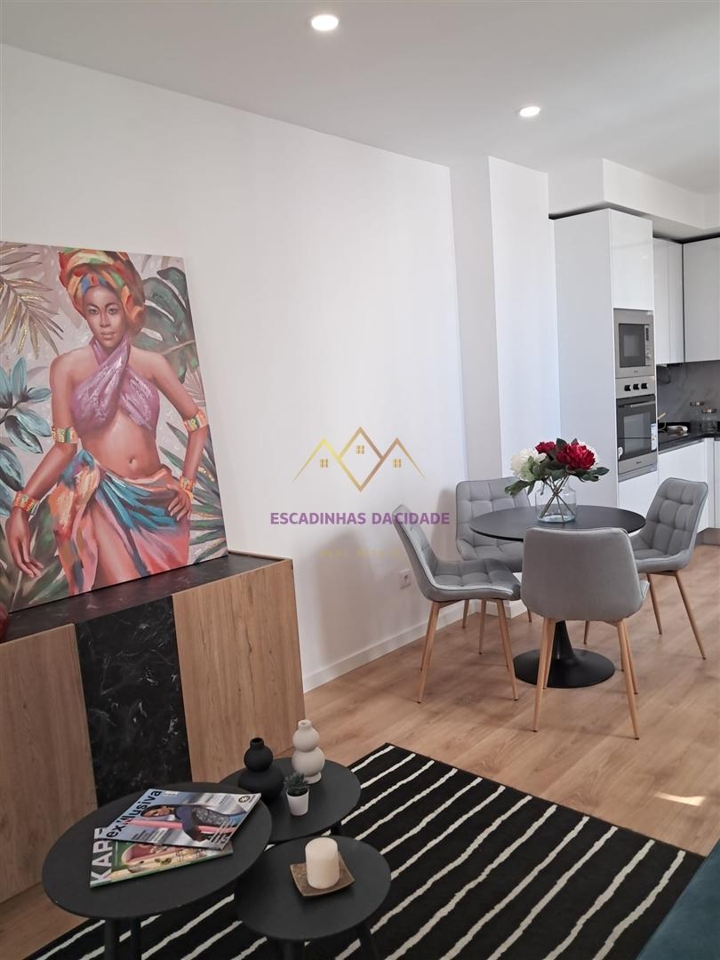 Conforto e Estilo em Benfica – T3 Remodelado com Cozinha Equipada!