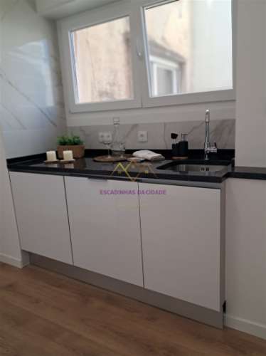 Conforto e Estilo em Benfica – T3 Remodelado com Cozinha Equipada!