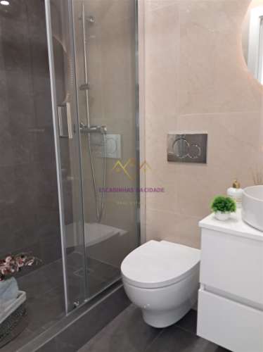 Conforto e Estilo em Benfica – T3 Remodelado com Cozinha Equipada!