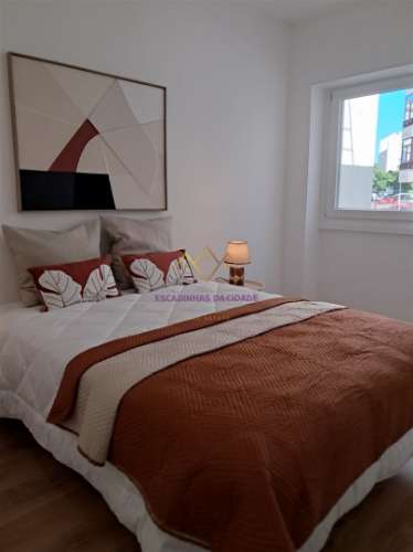 Conforto e Estilo em Benfica – T3 Remodelado com Cozinha Equipada!