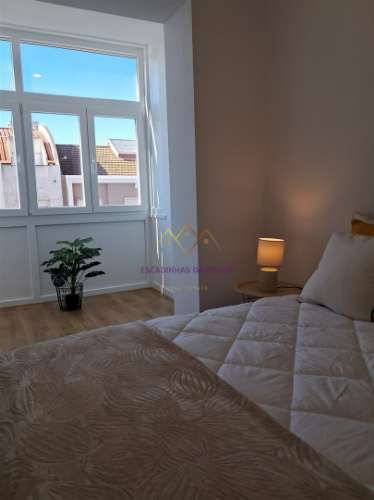 Conforto e Estilo em Benfica – T3 Remodelado com Cozinha Equipada!