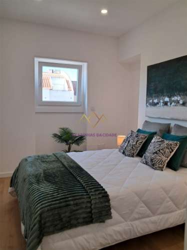 Conforto e Estilo em Benfica – T3 Remodelado com Cozinha Equipada!