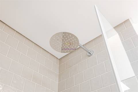 Moradia Nova com Piscina e Vista para o Castelo de Sesimbra