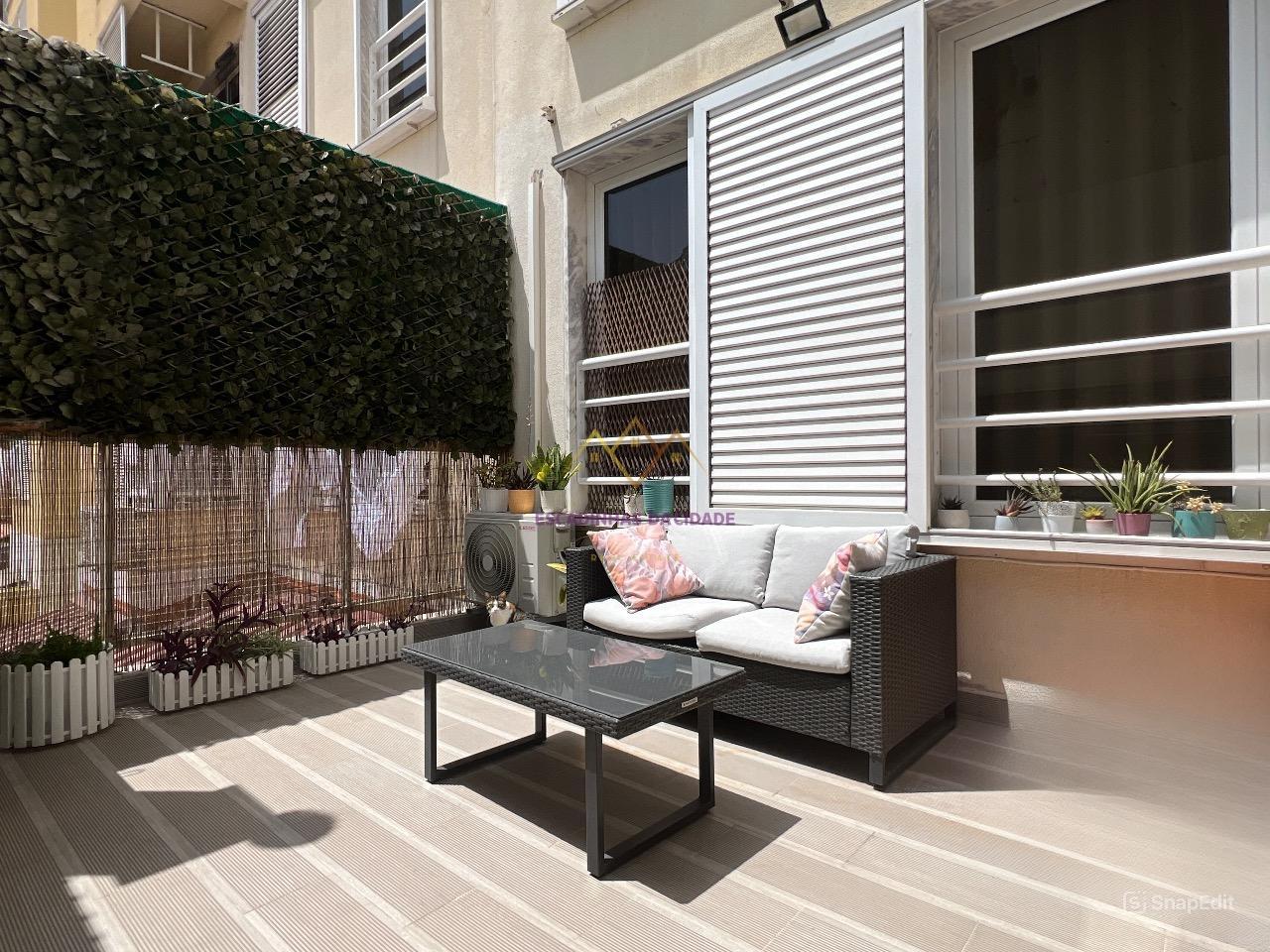 Apartamento T3 remodelado, com terraço, para venda em Quatro Caminhos, Setúbal